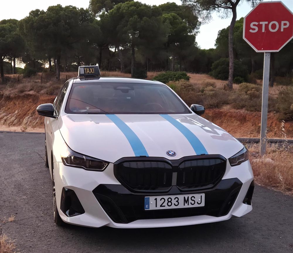 Taxi vehículo eléctrico de alta gama de Taxi Huelva 24 Horas &middot; DaniVIP en Huelva
